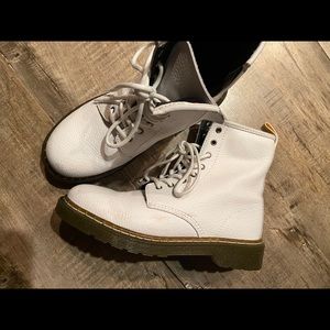 ❌SOLD❌Dr Martens Youth size 5